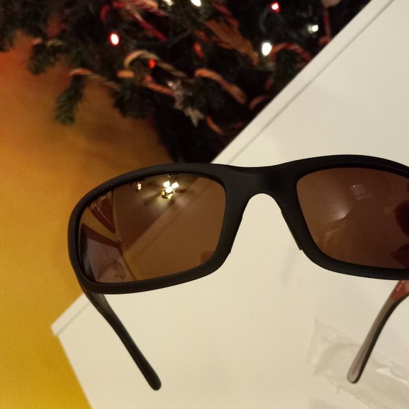 STINGRAY Polarized Wrap Sunglasses NIB Smoke/Pet Free House - Picture 1 of 13